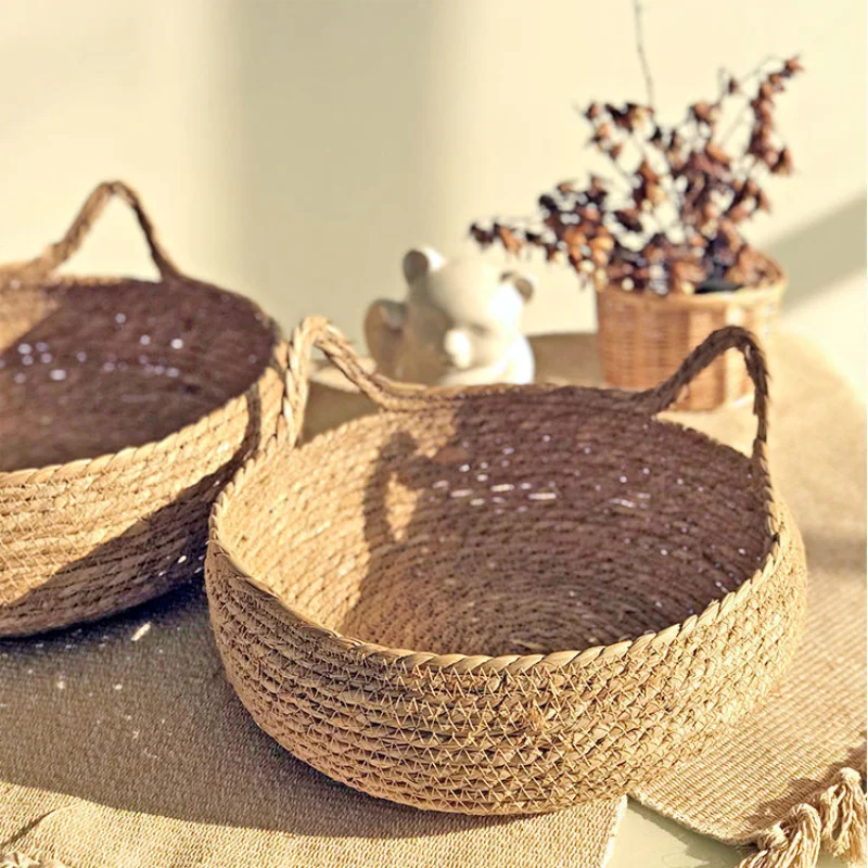 Four-season woven cat basket with removable beige padding