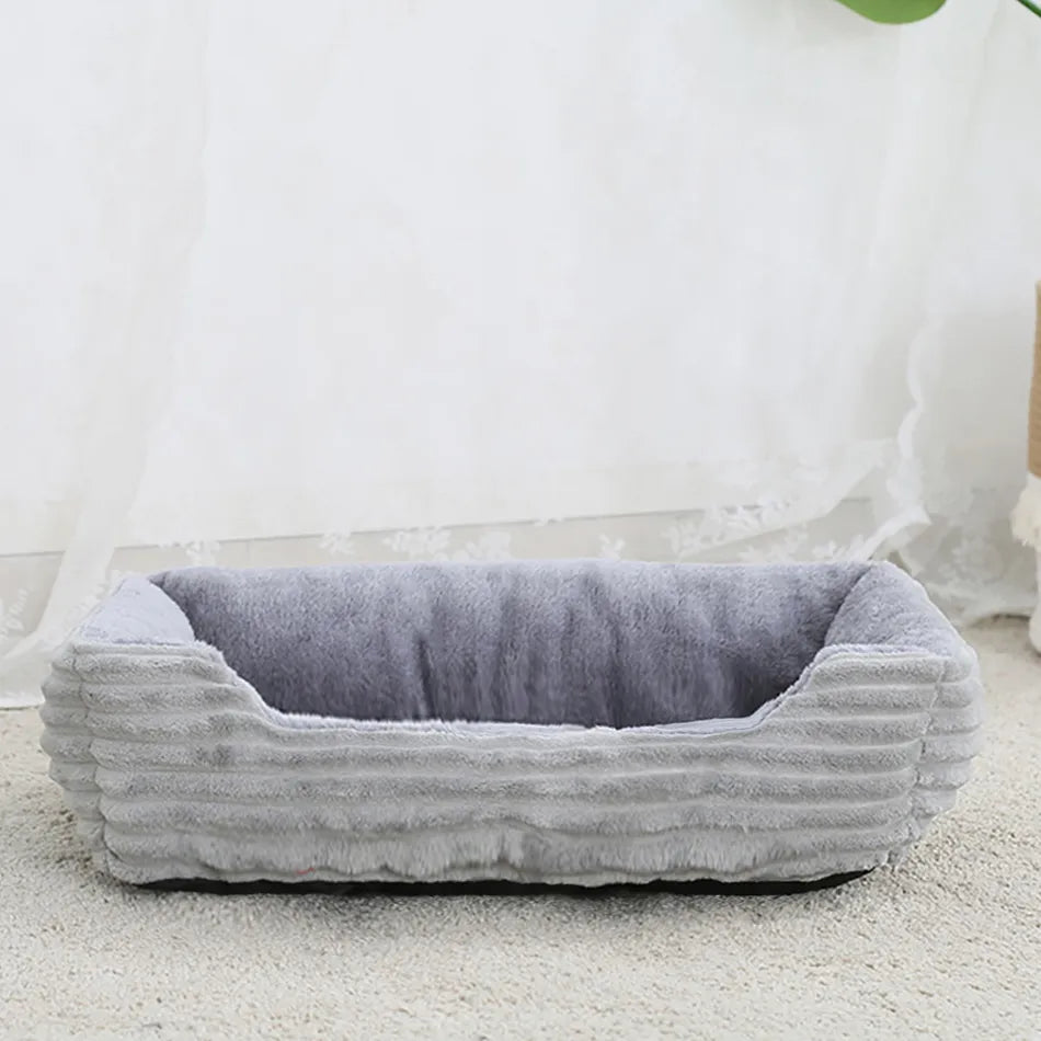 Basket-shaped bed for light gray dogs and cats